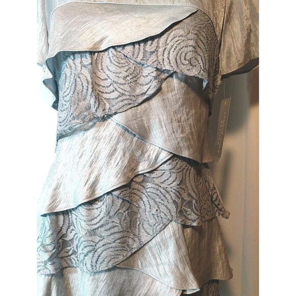 London Times Women Scalloped Silver Floral Dress Size 10P‎ - Picture 4 of 8